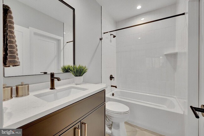 Building Photo - 1100 Balls Hill Rd