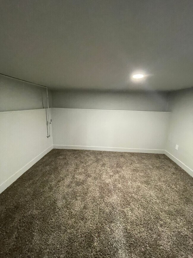 Building Photo - Spacious 4 Bed, 2 Bath Home with 2-Car Garage in Magna