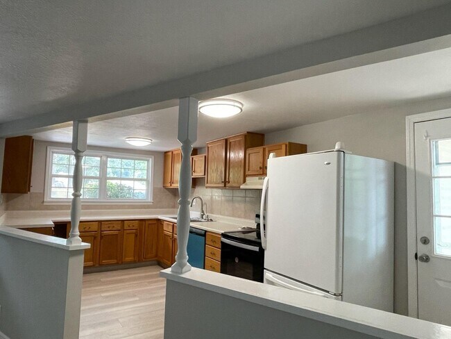 Building Photo - 133 3rd St