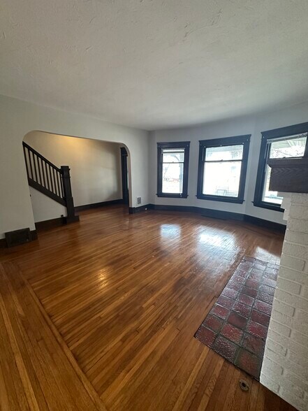 Living Room - 1141 Lakeland Ave