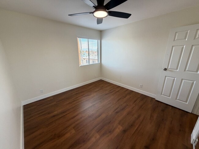 Building Photo - Updated 2 Bedroom 2 Bathroom Condo with Pool, Spa and Parking. Offering 6 month lease.