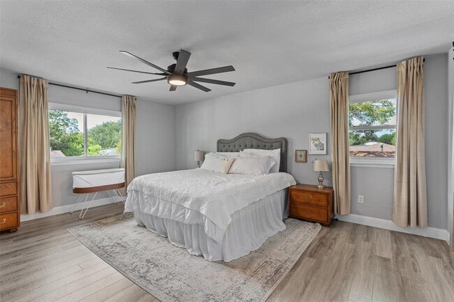 Building Photo - 3112 Val Dr