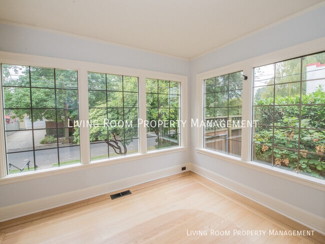 Building Photo - 1417 NE Stanton St