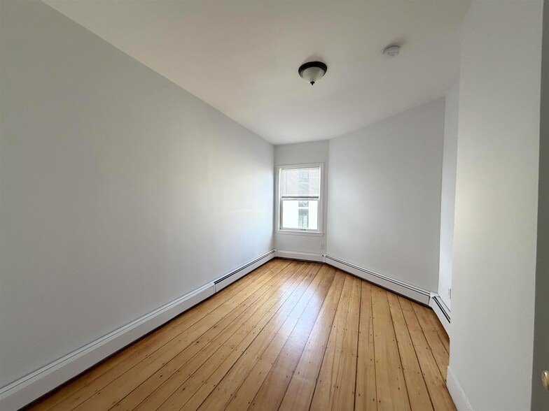 Building Photo - 61 Webster Ave