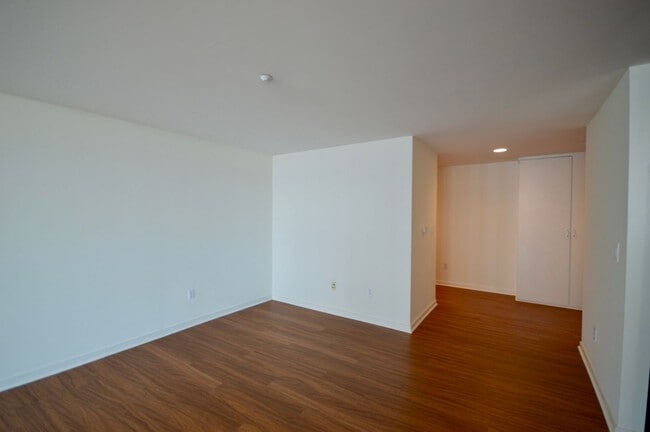 Building Photo - Beautiful 2 Bedroom Apartment in Long Beac...