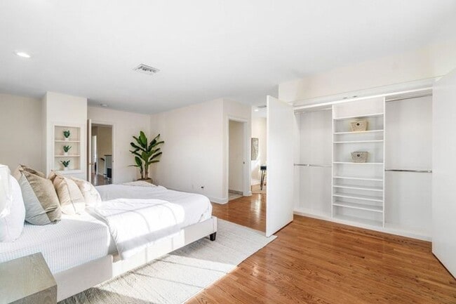 Building Photo - 518 Gardenia Terrace