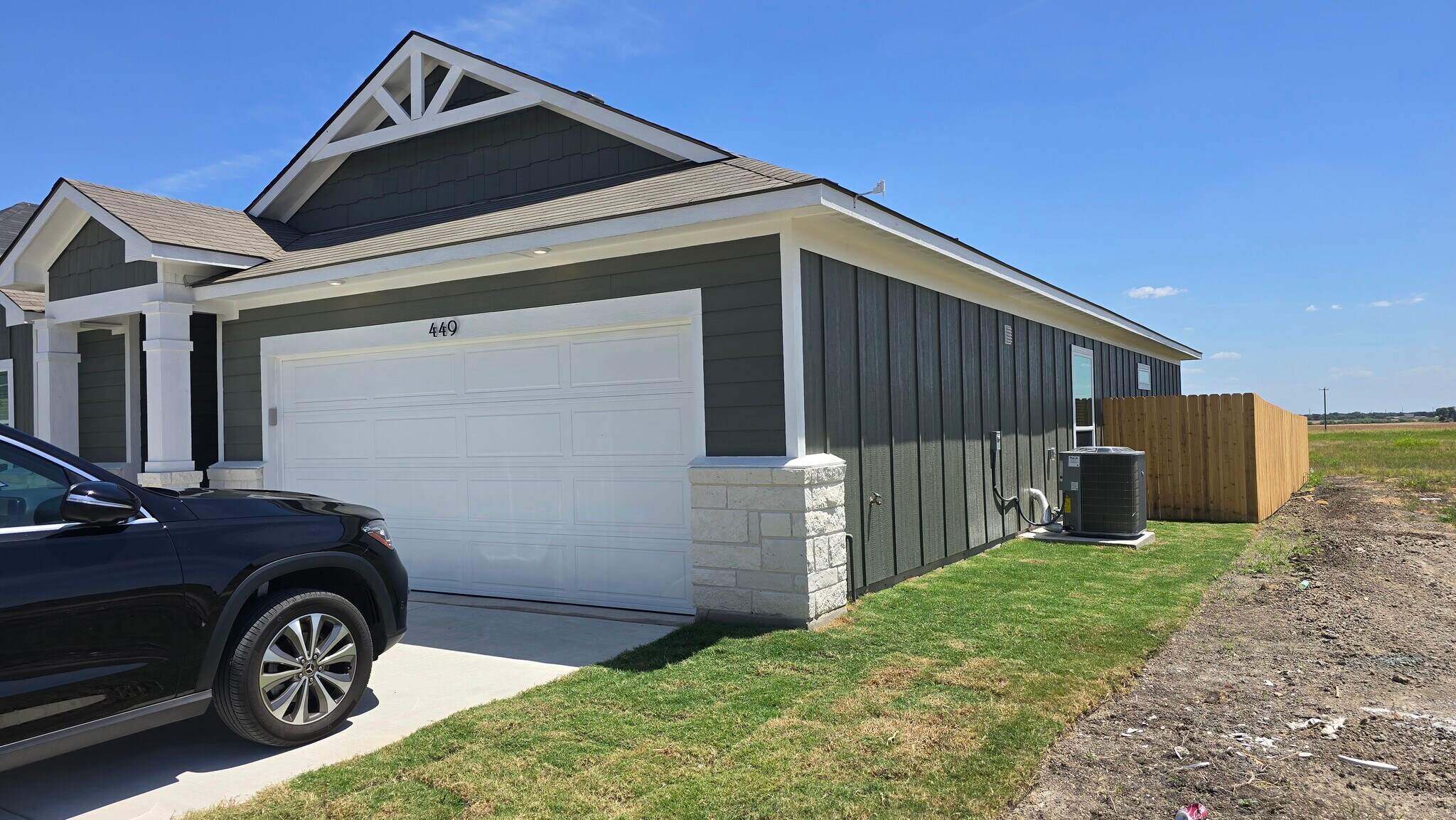 Building Photo - 449 Pipe Creek Dr