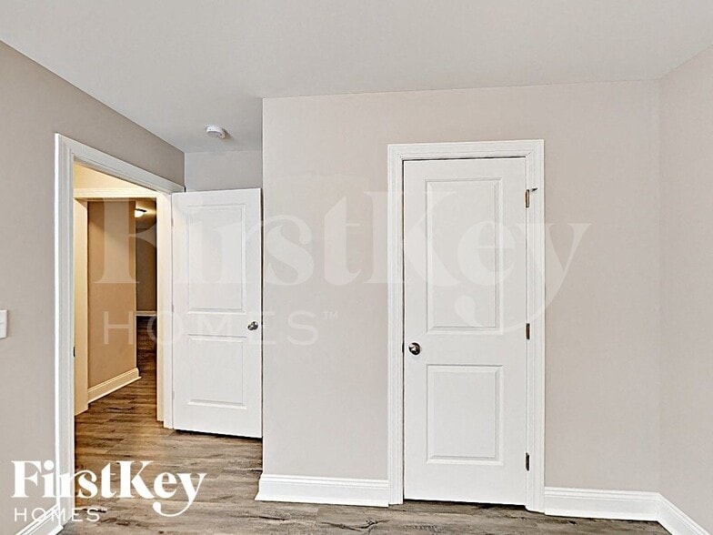 Building Photo - 839 Murphy St