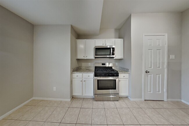 Building Photo - 20430 White Poplar Dr