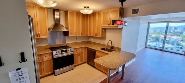 Building Photo - MOANA PACIFIC 2 BEDROOM! NEW WOOD FLOORS!
