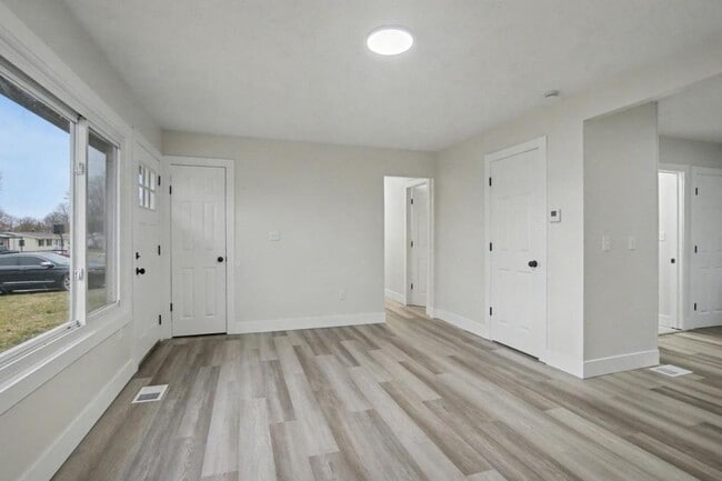 Building Photo - 5713 Mayville Dr