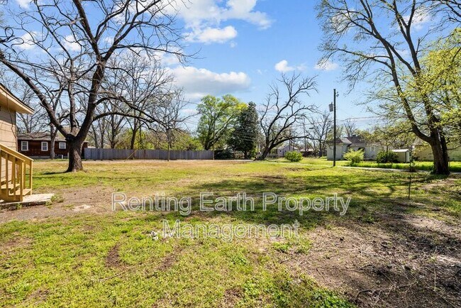 Building Photo - 2017 48th Street Ensley
