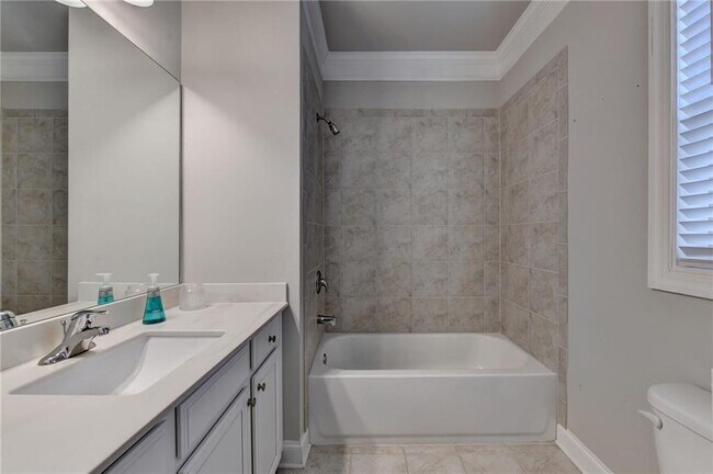 Building Photo - 3860 Grandview Manor Dr