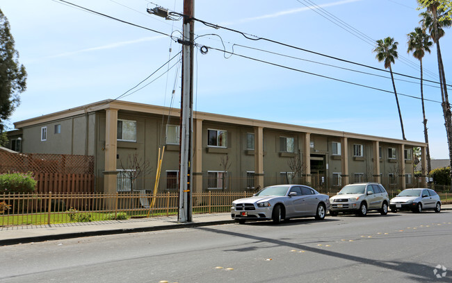 Building Photo - Tara Linda Manor Apartments