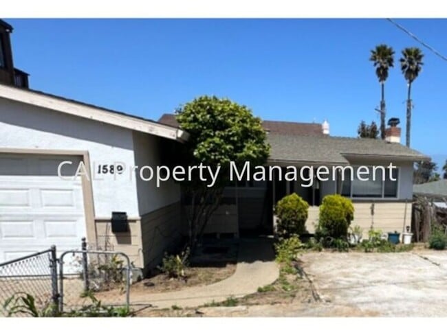 Building Photo - Three bedroom house in Seaside, CA