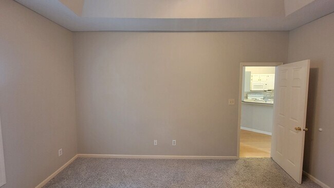 Building Photo - 328 Glencoe Dr