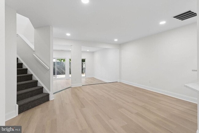 Building Photo - 911 Chanticleer