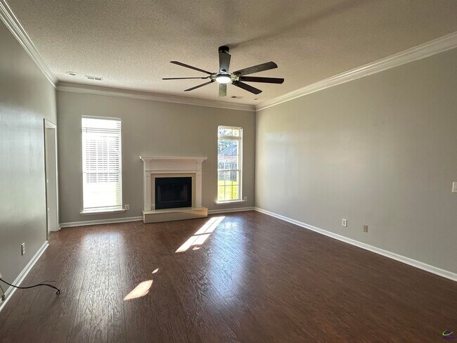 Building Photo - 166 Holly Pointe