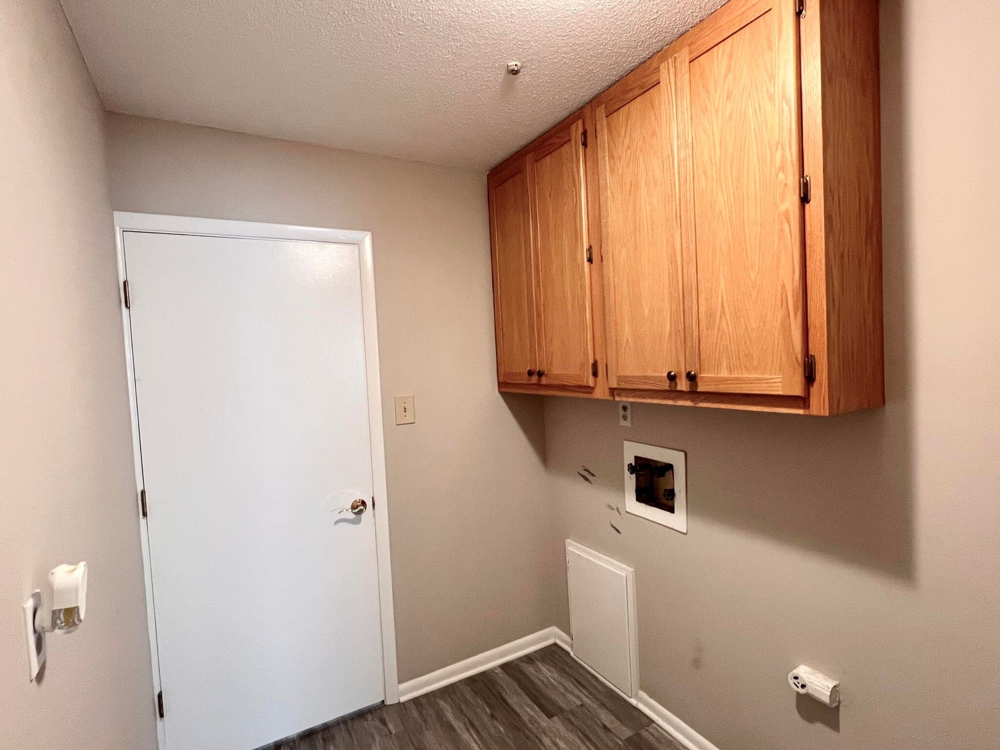 Laundry Room - 6827 Azalea Dr