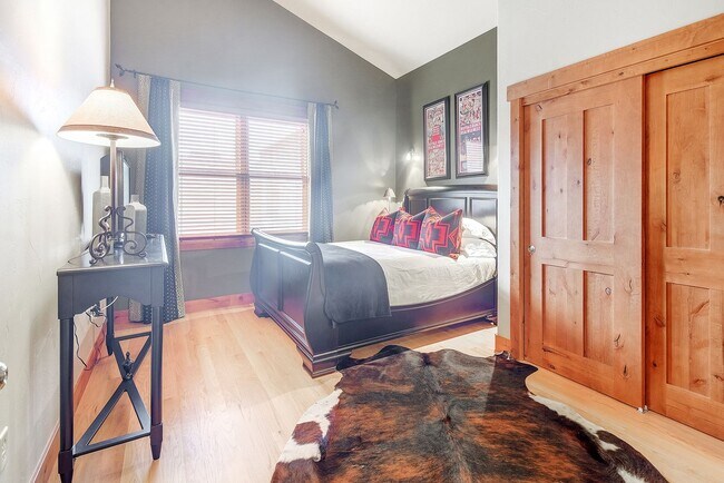 Building Photo - Downtown Frisco! Tons of space, amazing lo...