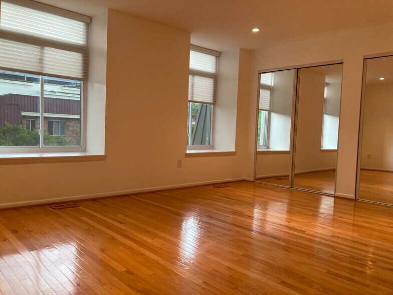 Master - spacious and bright - 658 15th St S