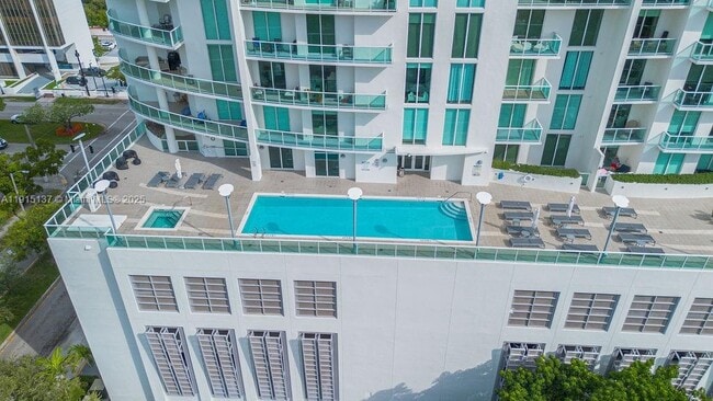 Building Photo - 2525 SW 3rd Ave