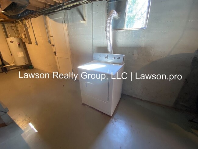 Building Photo - Raleigh Court -Three Bedroom Ranch with Basement