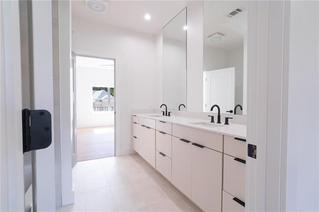 Building Photo - 4051 Annecy Dr SW