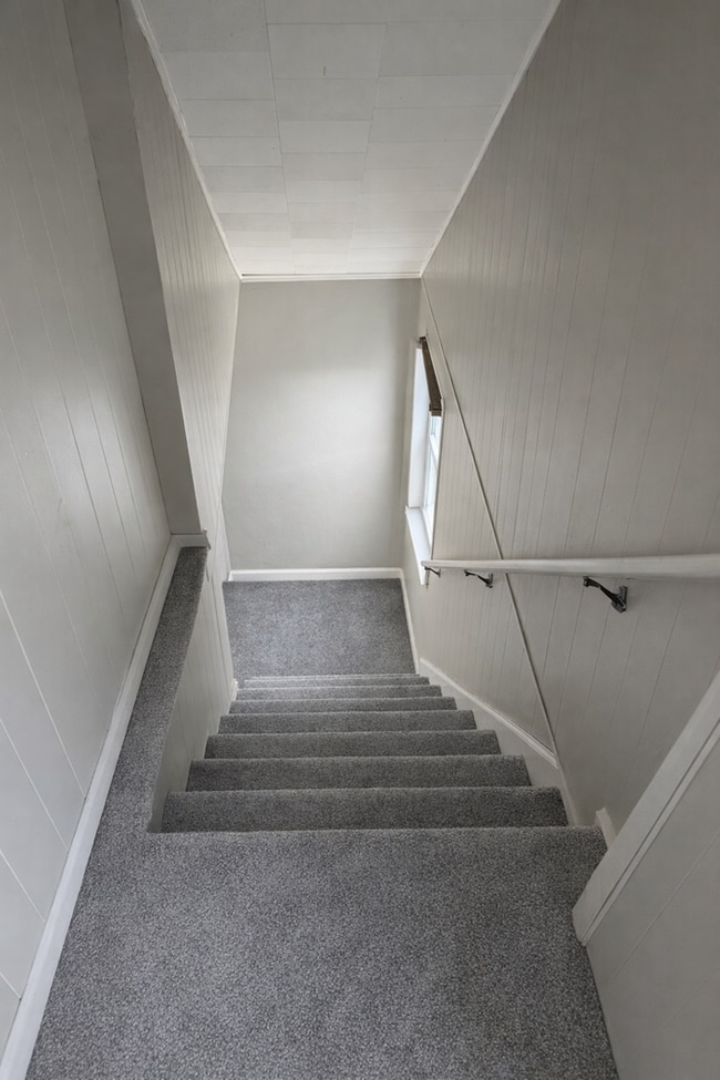 Building Photo - Huge Colonial with Updates!