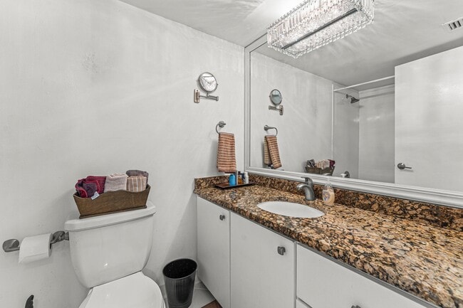 Building Photo - 5420 N Ocean Dr