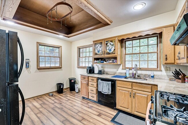 Building Photo - 23 Cardownie St