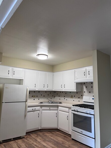 Building Photo - 9822 Nottingham Ave Ave