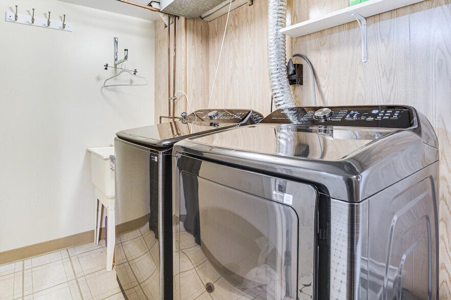 Building Photo - 1512 Mulford St