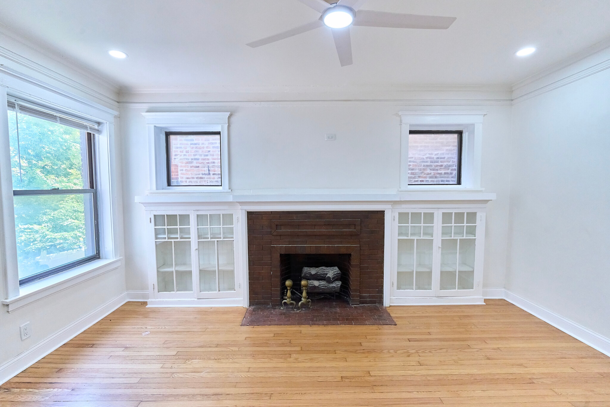 Building Photo - 6142 S Rhodes Ave