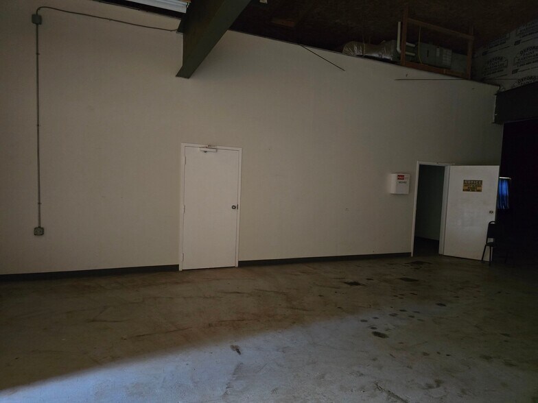 Building Photo - 443 Fairwood Rd