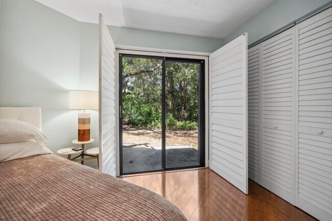 Building Photo - 5300 SE Schooner Oaks Way