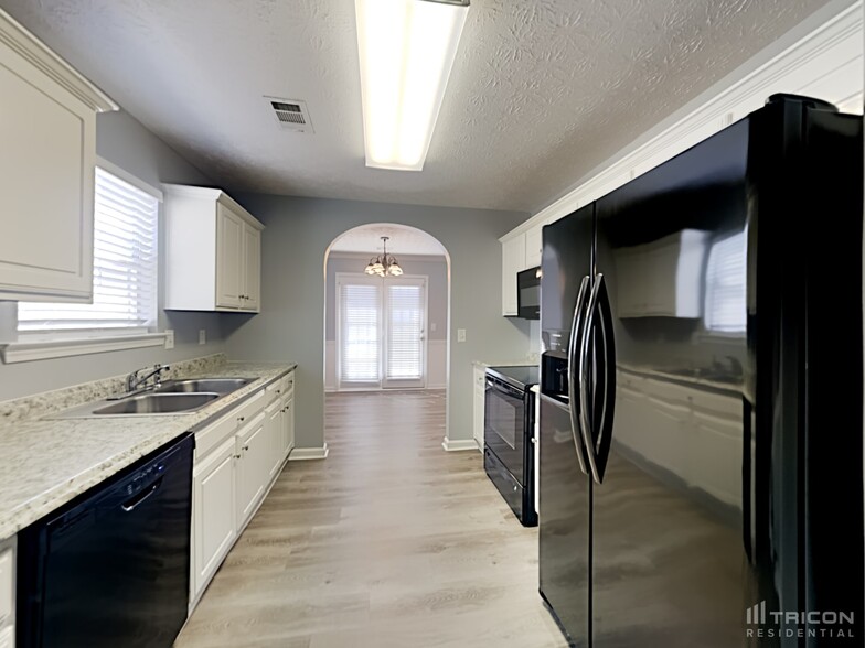 Building Photo - 1000 Borrington Ln