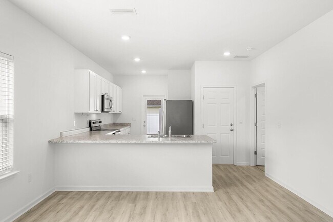 Building Photo - 231 Stagerbush St