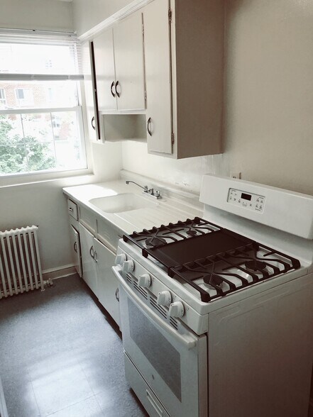 Building Photo - 100 Schuyler Rd