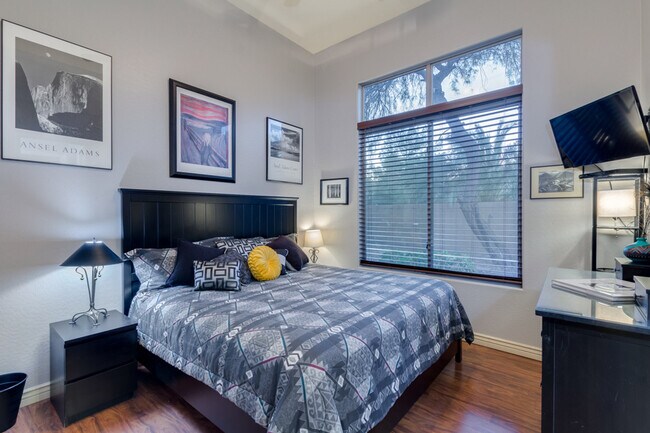 Building Photo - 2143 E Tonto Pl