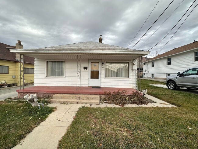 Primary Photo - Cute Helper Rental