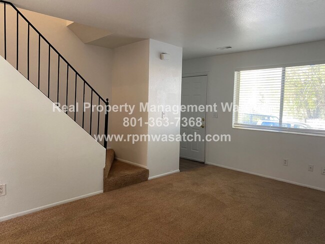 Building Photo - Check out This Unique 3 bed 1.5 Bath Townhome in Murray