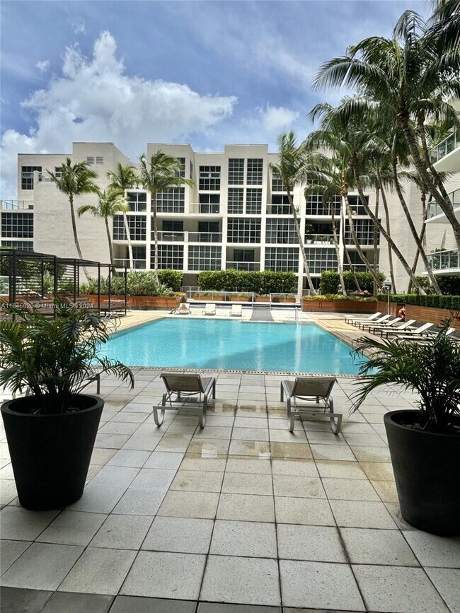 Building Photo - 3451 NE 1st Ave