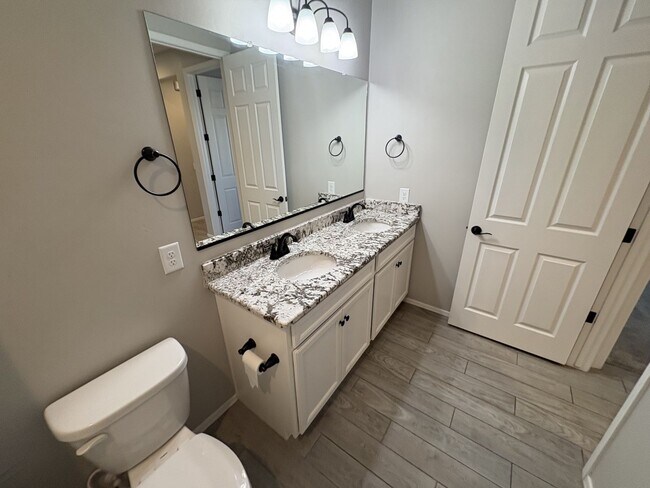 Building Photo - Star Valley Beauty 4 bedroom two bath built in 2023