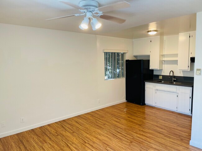 Building Photo - Westwood Plaza Apartments