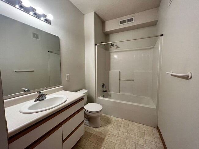 Building Photo - $1,325 | 2 Bedroom, 2 Bathroom Condo | Pet...