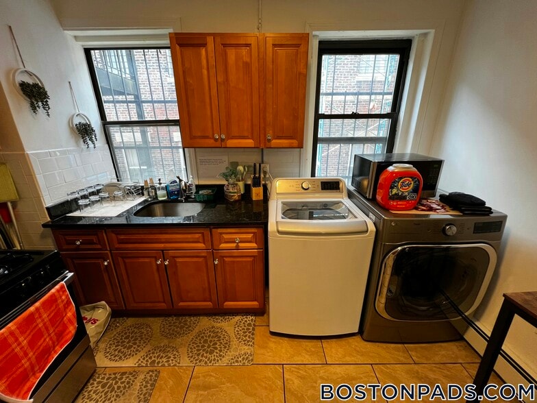 Building Photo - 871 Harrison Ave