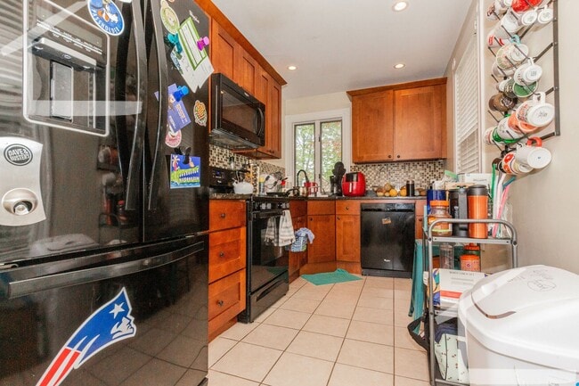 Building Photo - Parking Included, In-Unit Washer and Dryer, Stainless Steel Appliancess