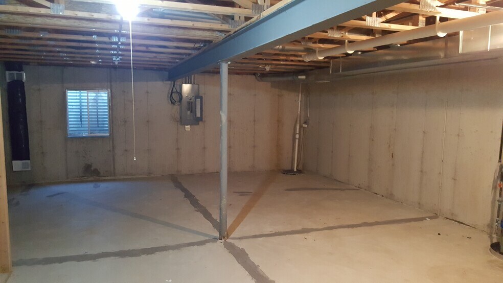 Building Photo - 558 Gunnison Ct