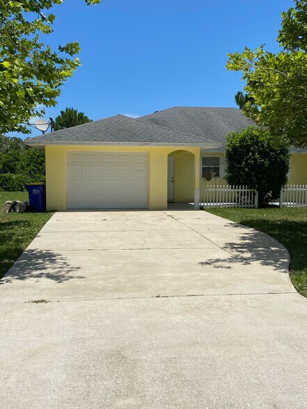 Building Photo - 3321 India Palm Dr